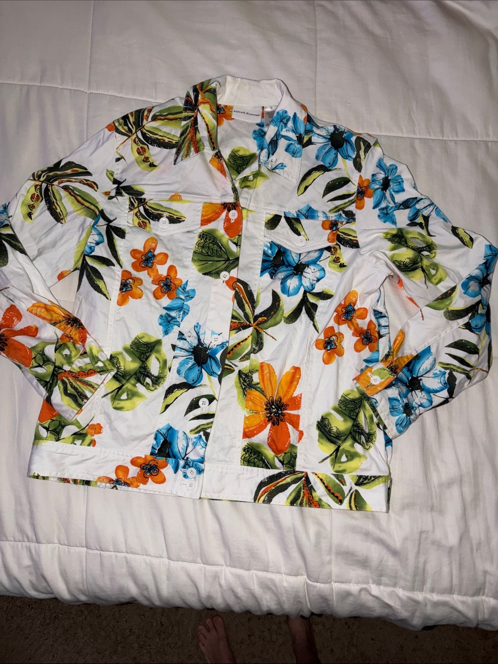 Alfred Dunner Colorful floral Button Up Long Sleeve Top Front pocket’s Size 10